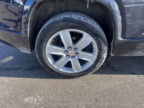 Used 2017 GMC Acadia Denali w/ Technology Package image 9