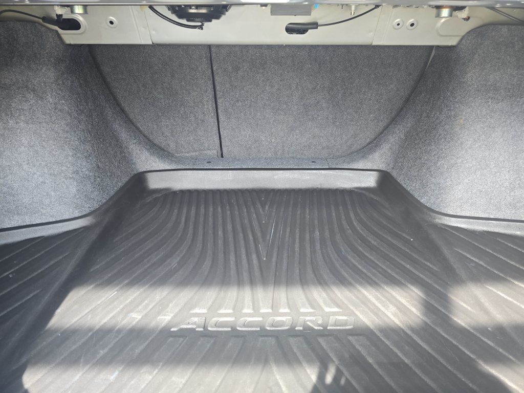 Used 2020 Honda Accord Touring image 13
