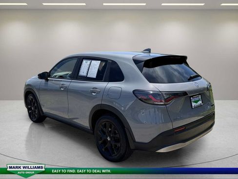 Used 2023 Honda HR-V Sport image 4