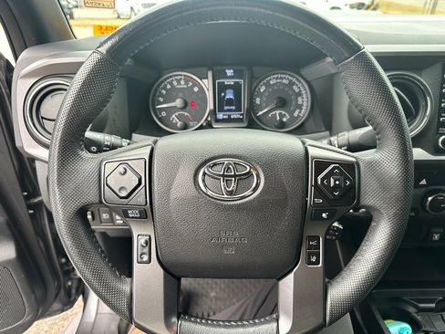 Used 2021 Toyota Tacoma TRD Sport image 10
