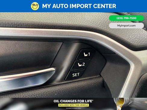 Used 2022 Toyota RAV4 Limited AWD/4WD image 11