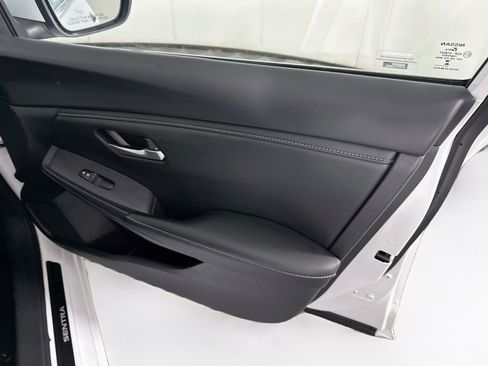 Used 2025 Nissan Sentra SV FWD image 30