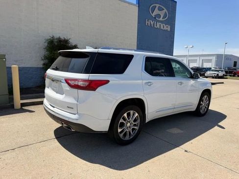 Used 2018 Chevrolet Traverse Premier w/ Driver Confidence II Package FWD image 3