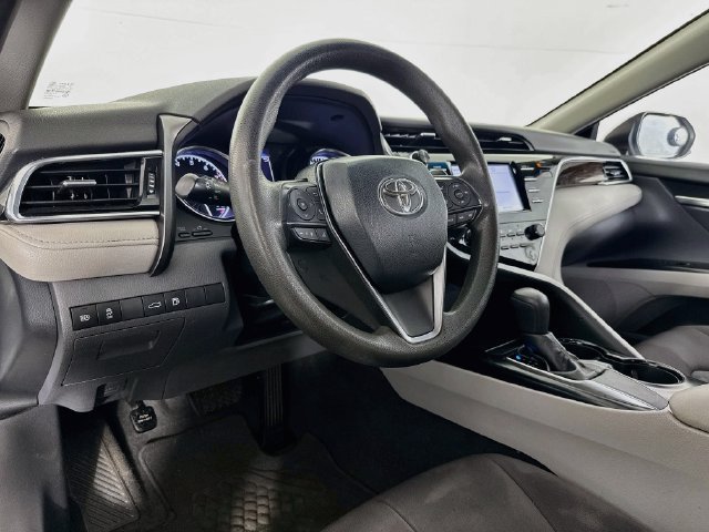 Used 2018 Toyota Camry LE FWD image 19