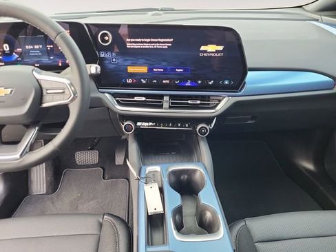 New 2026 Chevrolet Equinox EV LT image 15