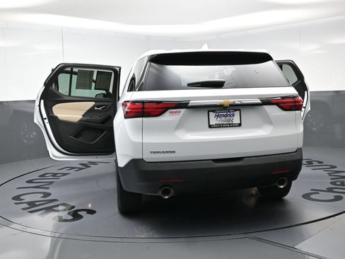 Used 2022 Chevrolet Traverse LS FWD image 27