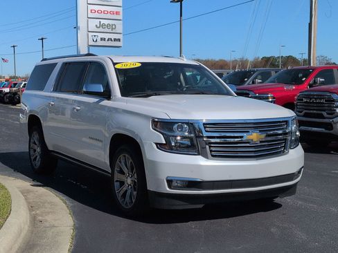 Used 2020 Chevrolet Suburban Premier w/ Premier 6.2L Value Package image 3