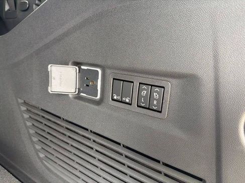 New 2026 Chevrolet Suburban Premier w/ Sun And Tow Package AWD/4WD image 39