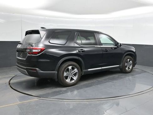 Used 2025 Honda Pilot EX-L image 3