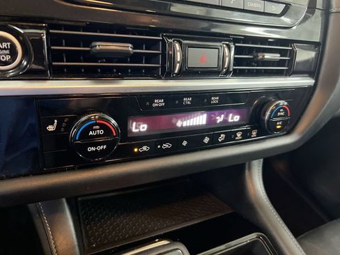Used 2022 Nissan Pathfinder SV FWD image 16