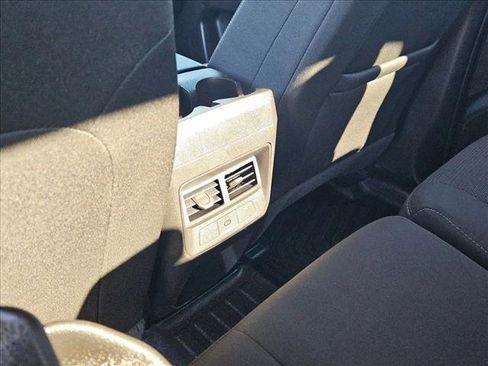 Used 2024 Chevrolet Colorado LT image 18