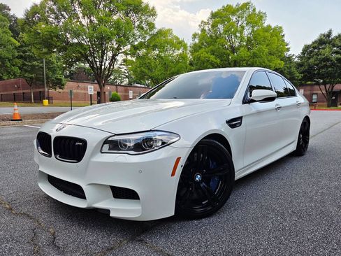 Used 2015 BMW M5 w/ Competition Package RWD image 11