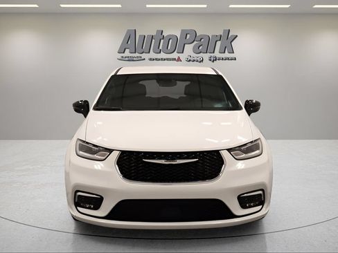 Certified 2025 Chrysler Pacifica Select FWD image 4