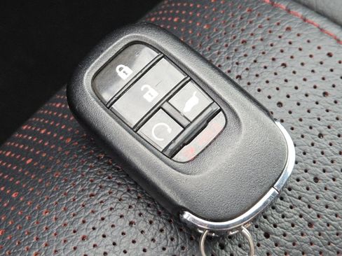 Used 2025 Honda Pilot Black Edition image 39
