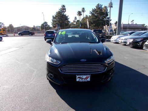 Used 2016 Ford Fusion SE w/ Equipment Group 201A image 2