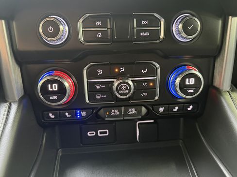Used 2022 GMC Yukon SLT w/ SLT Luxury Package AWD/4WD image 28
