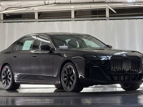 Used 2023 BMW 740i w/ Parking Assistance Package RWD image 6