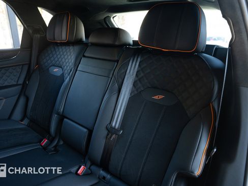 Used 2025 Bentley Bentayga image 37