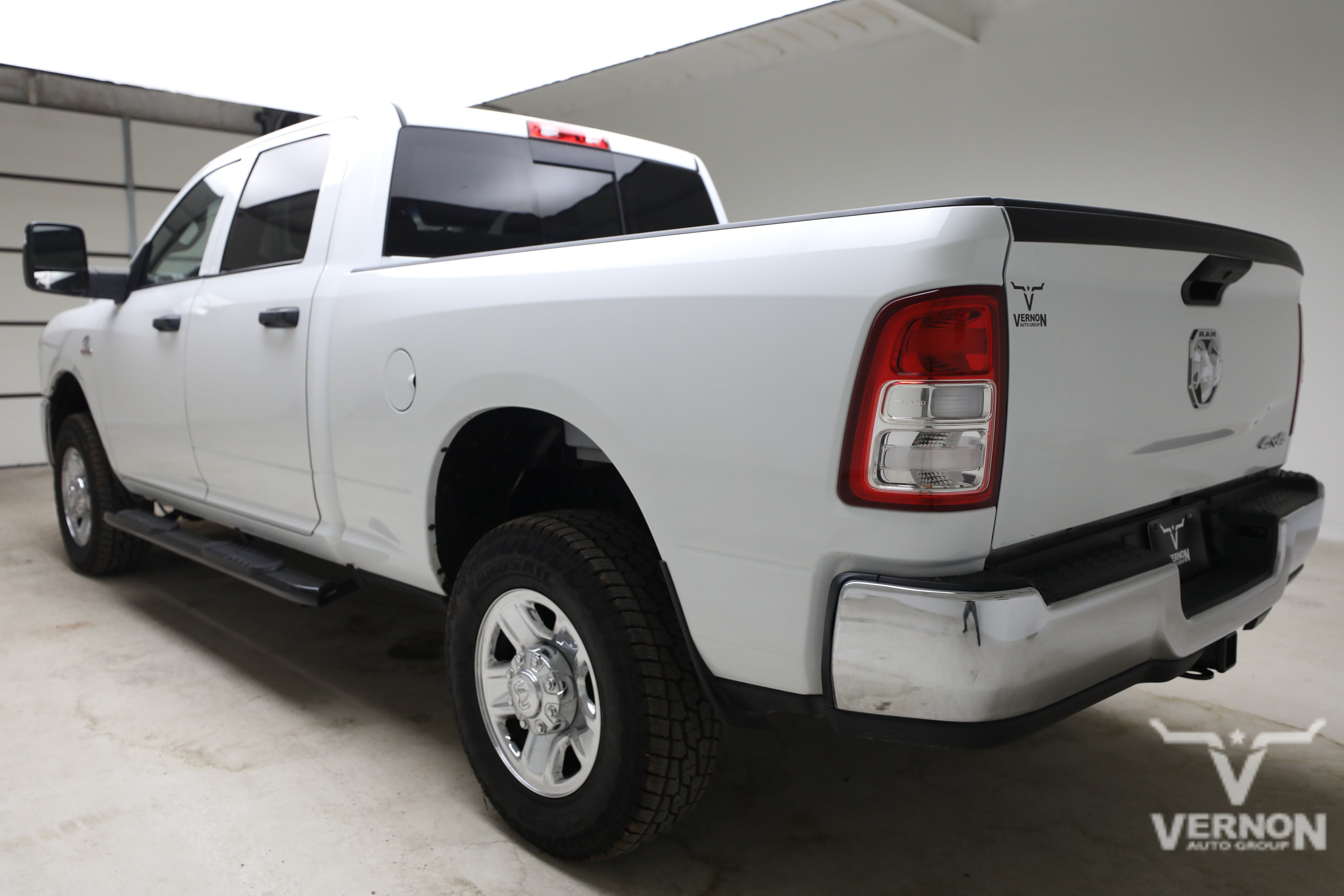 Used 2024 RAM 3500 Tradesman w/ Chrome Appearance Group AWD/4WD image 3