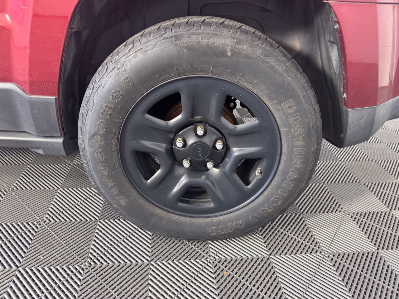 Used 2016 Jeep Patriot Latitude FWD image 12