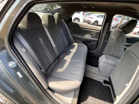 Used 2024 Hyundai Elantra SEL image 30