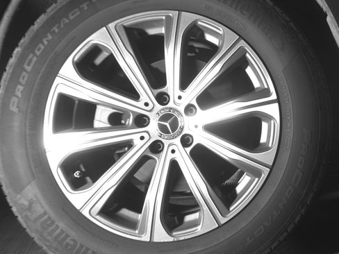 Used 2024 Mercedes-Benz GLC 300 4MATIC image 13