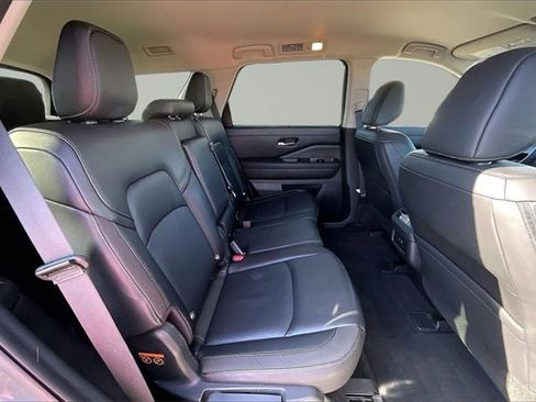 Certified 2025 Nissan Pathfinder SL image 25
