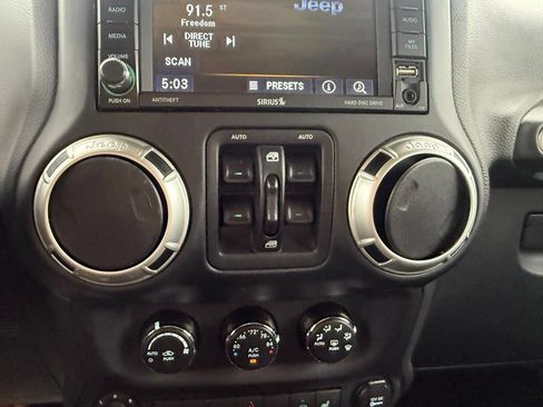 Used 2017 Jeep Wrangler Unlimited Sahara w/ Dual Top Group AWD/4WD image 31