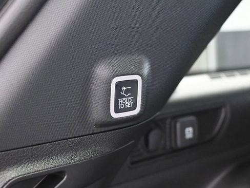 Used 2025 Jeep Grand Cherokee Altitude image 33