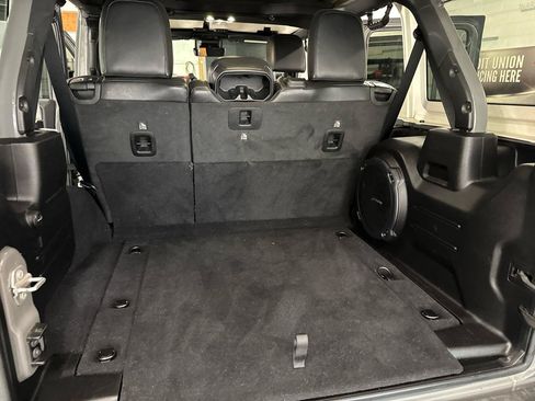 Used 2022 Jeep Wrangler Unlimited Rubicon w/ Xtreme Recon 35" Tire Package AWD/4WD image 48