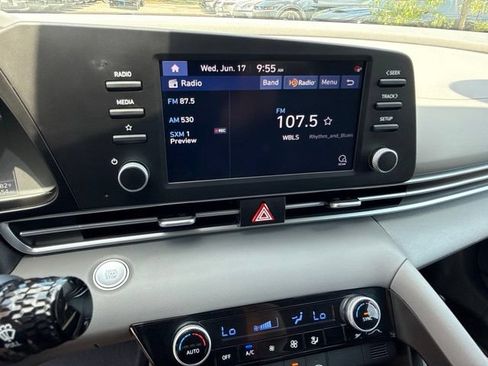 Used 2023 Hyundai Elantra SEL w/ Preferred Accessory Package FWD image 5