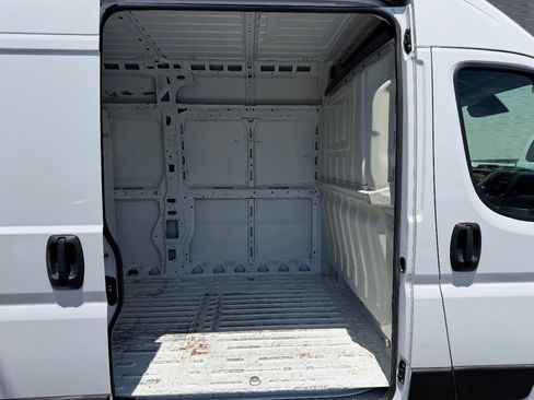 Used 2023 RAM ProMaster 2500 w/ Convenience Group FWD image 9