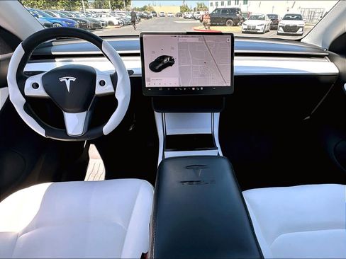 Used 2021 Tesla Model Y Long Range AWD/4WD image 10