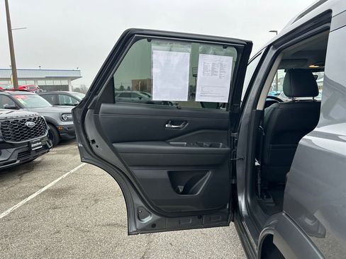 Used 2023 Nissan Pathfinder Platinum image 8