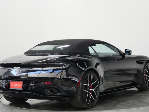 Used 2025 Aston Martin DB12 Convertible RWD image 9
