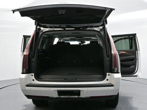 Used 2017 Cadillac Escalade ESV Luxury image 48