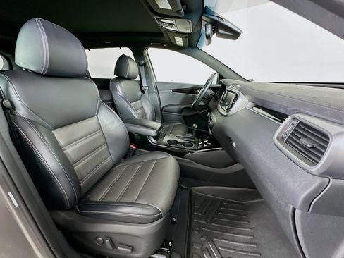 Used 2019 Kia Sorento SX image 33