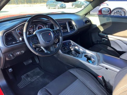Used 2019 Dodge Challenger SXT image 11