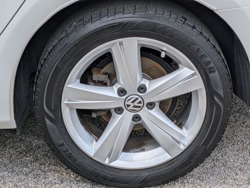 Used 2013 Volkswagen Passat 2.5 SE FWD image 22