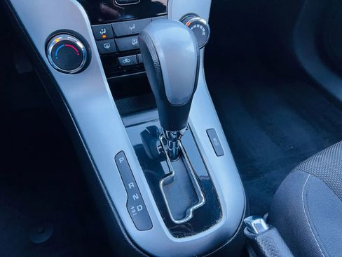 Used 2016 Chevrolet Cruze LT image 36