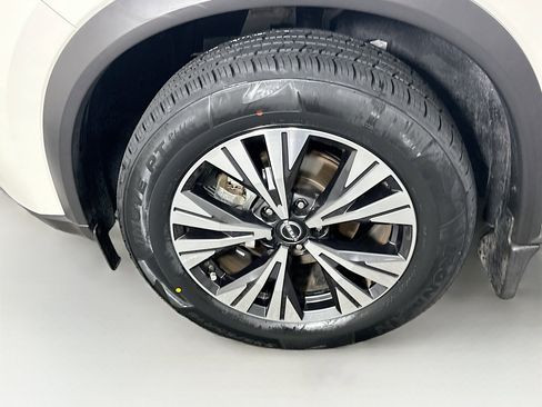 Used 2023 Nissan Rogue SV FWD image 11