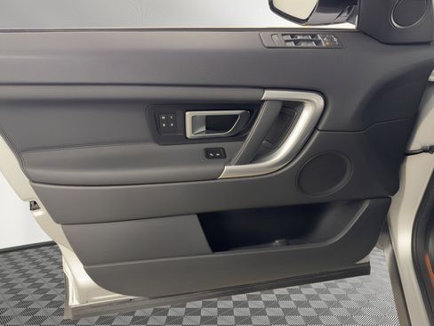 Used 2019 Land Rover Discovery Sport HSE image 14