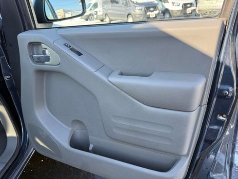 Used 2019 Nissan Frontier SV image 27