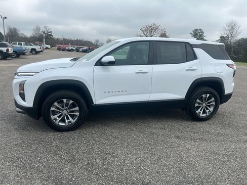 New 2026 Chevrolet Equinox LT image 2