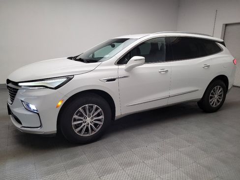 Used 2022 Buick Enclave Essence FWD image 2