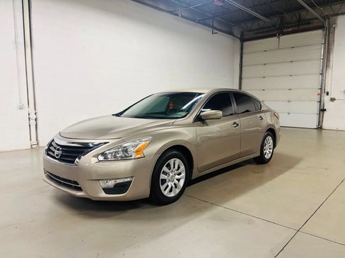Used 2015 Nissan Altima 2.5 FWD image 2