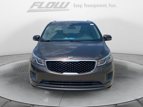 Used 2018 Kia Sedona LX w/ LX Essentials Premium Package FWD image 3
