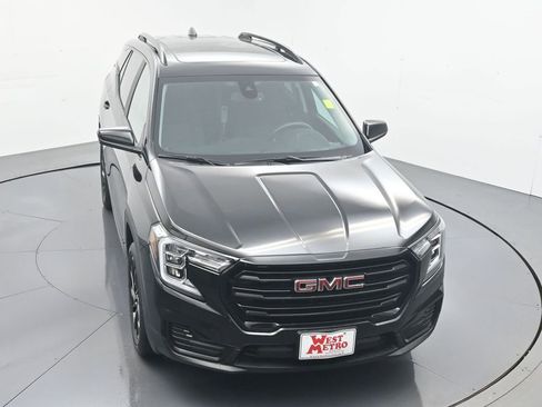 Certified 2023 GMC Terrain SLE w/ Driver Convenience Package image 4
