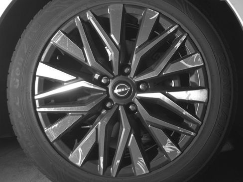 Used 2025 Nissan Altima 2.5 SV FWD image 13