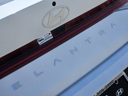 New 2026 Hyundai Elantra Hybrid FWD image 10